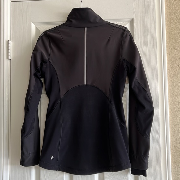 Lululemon Run Draft Dodger Jacket - good used condition - Picture 11 of 15